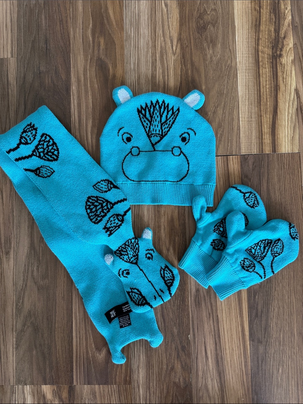 William The Hippo Beanie, scarf, and mittens